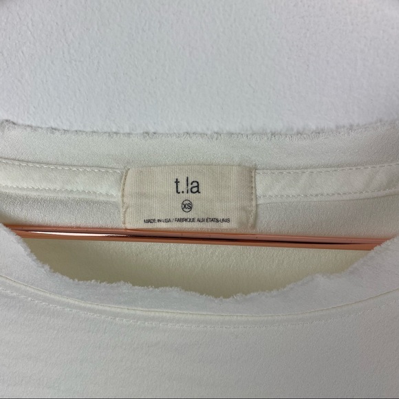 t. la Short Sleeve Ivory Cream Lace Trim Top - Picture 3 of 7